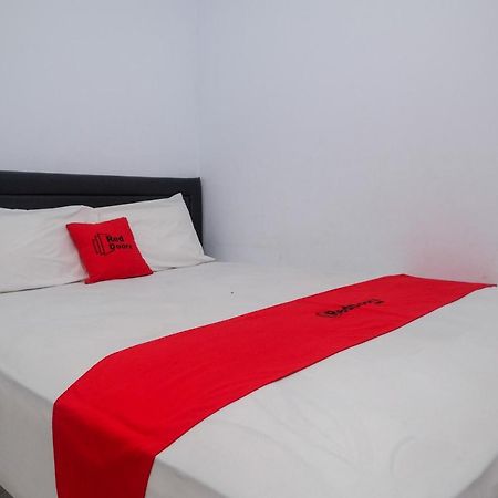 Hotel Reddoorz At Lapangan Bandara Sam Ratulangi Manado Exteriér fotografie