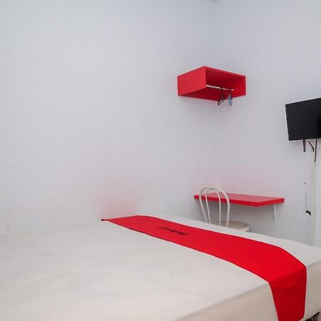 Hotel Reddoorz At Lapangan Bandara Sam Ratulangi Manado Exteriér fotografie