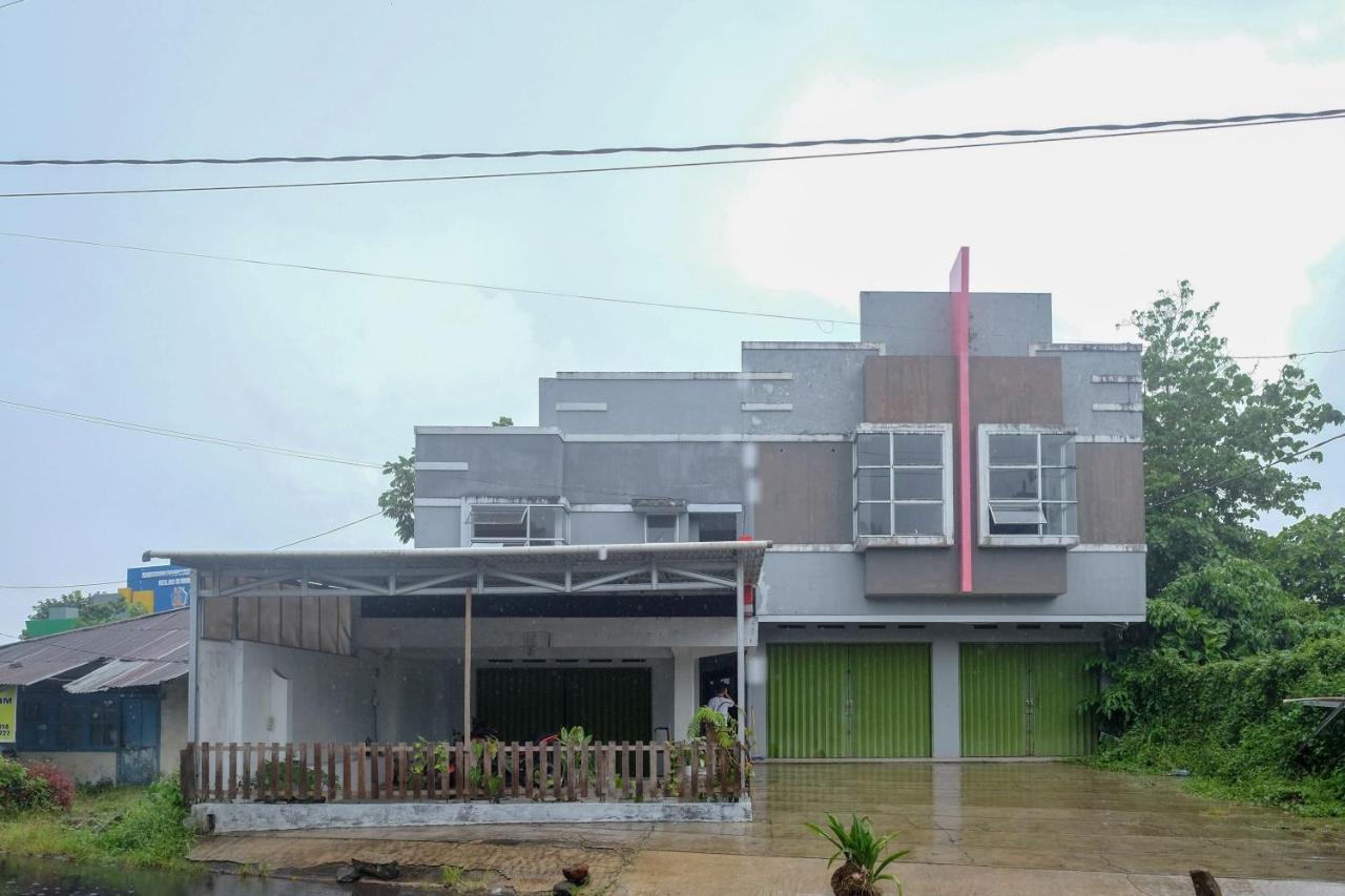 Hotel Reddoorz At Lapangan Bandara Sam Ratulangi Manado Exteriér fotografie