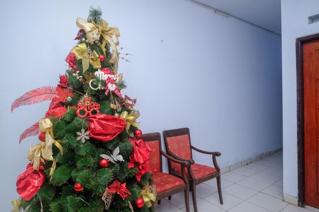 Hotel Reddoorz At Lapangan Bandara Sam Ratulangi Manado Exteriér fotografie