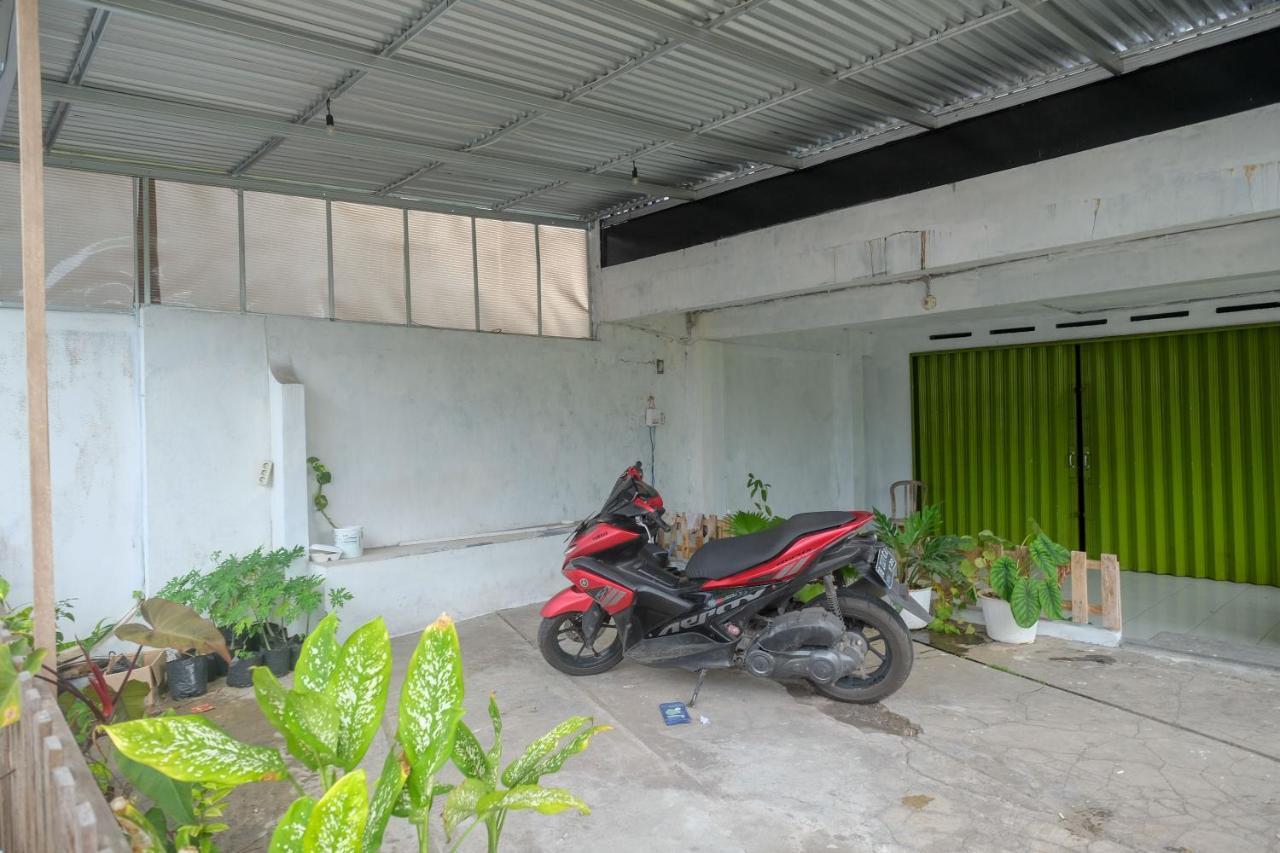 Hotel Reddoorz At Lapangan Bandara Sam Ratulangi Manado Exteriér fotografie