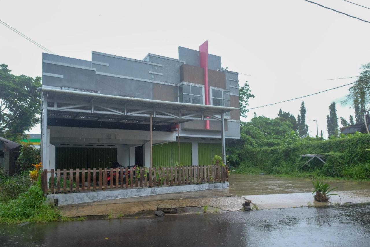 Hotel Reddoorz At Lapangan Bandara Sam Ratulangi Manado Exteriér fotografie