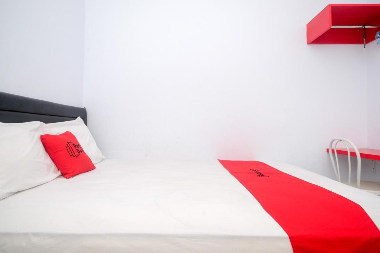 Hotel Reddoorz At Lapangan Bandara Sam Ratulangi Manado Exteriér fotografie