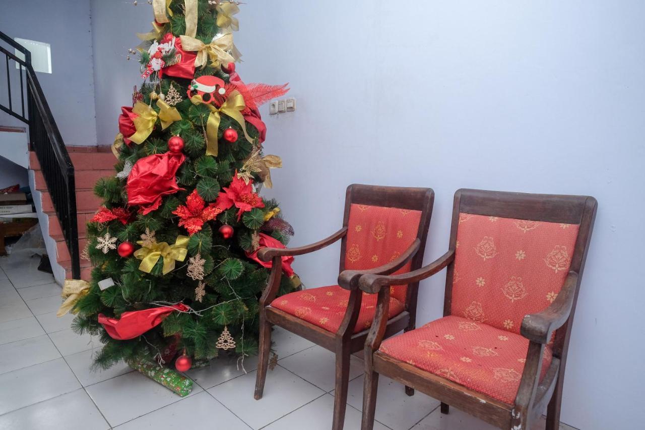 Hotel Reddoorz At Lapangan Bandara Sam Ratulangi Manado Exteriér fotografie
